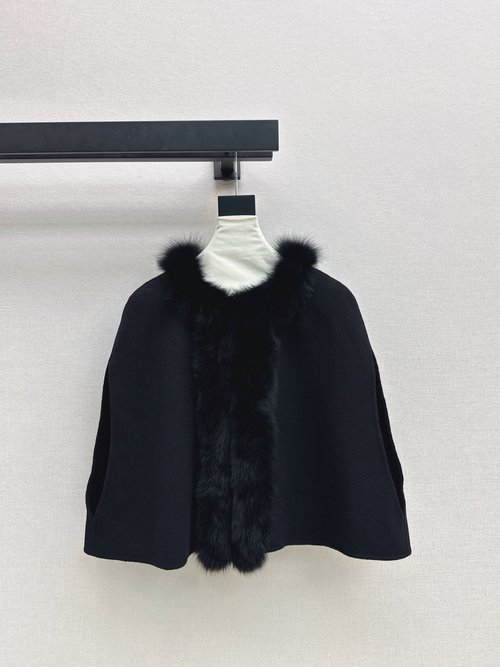 Fendi Fox Fur Collar Wool Vest, Comfortable and Versatile