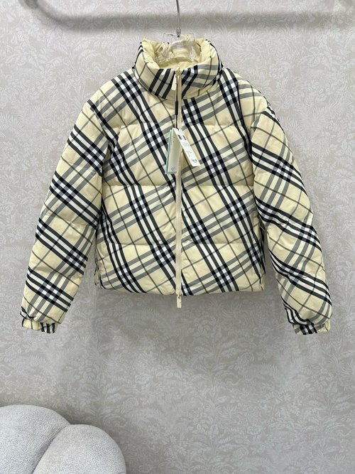 Burberry Reversible Vintage Check Quilted Jacket Filled with Goose Down, Stylish and Versatile
