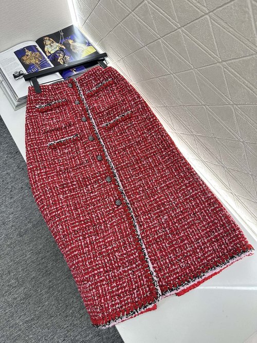 Chanel Imported Wool Knit Skirt with Colorful Trim, Graceful and Charming