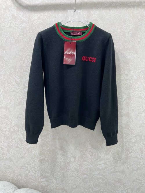 Gucci Contrast Collar Knitted Sweater with Letter Embroidery, Elegant and Slimming