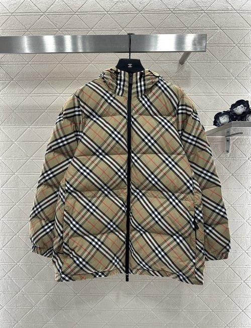 Burberry Crewneck Quilted Jacket with Vintage Pattern