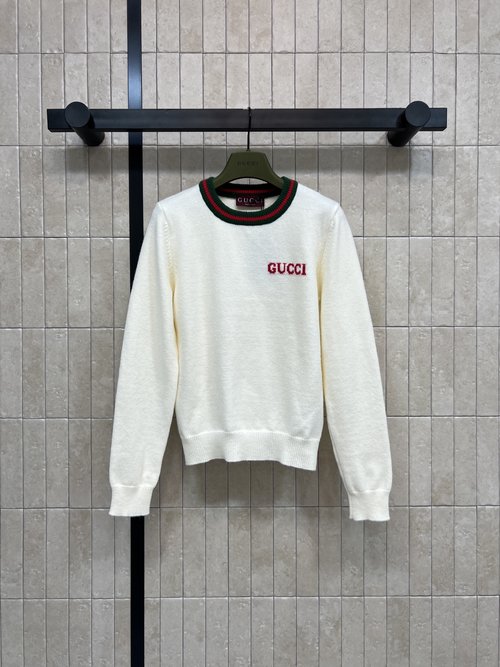 Gucci Round Neck Knit Sweater with Logo and Color Blocking for General Wear