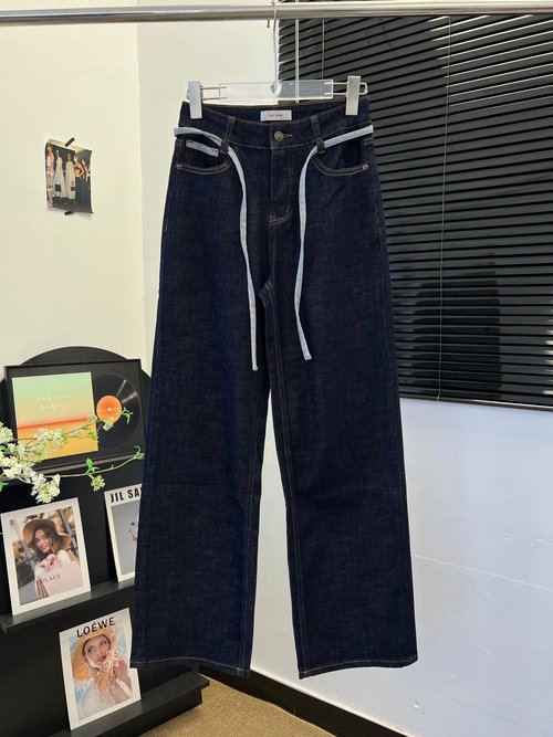 Hermes Minimalist Elastic-waist Vintage Dark-wash Jeans with Versatile Fit