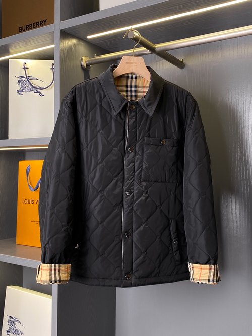 Burberry Double-Sided Quilted Nylon Jacket with Retro Check and Waterproof Function