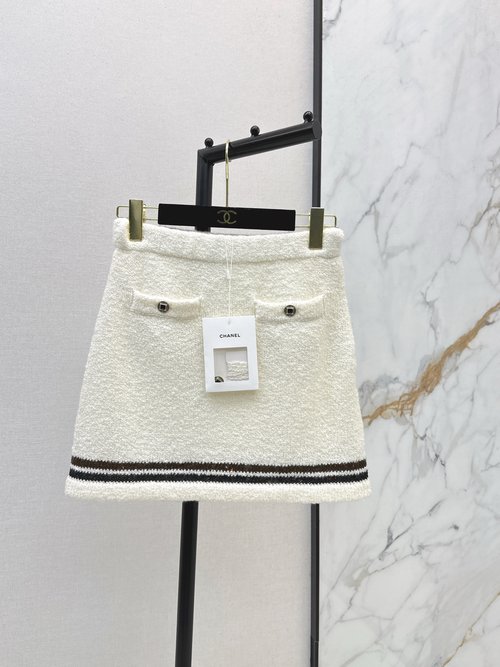Chanel Ski Series Fuzzy Cashmere Skirt with Practical Pocket Design