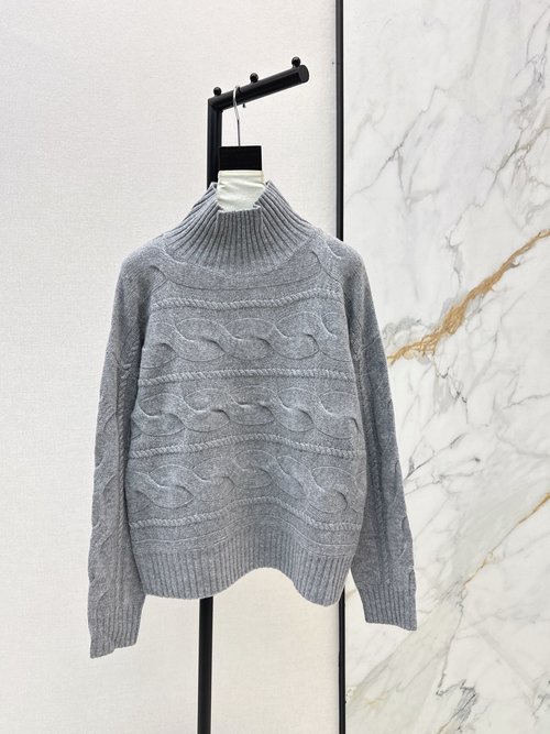 Max Mara High-Level Lazy Turtleneck Sweater with Button Flower, 25Ss Series
