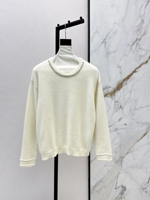 Valentino Exclusive Round-Neck Sweater in Three Colors for a Relaxed Look