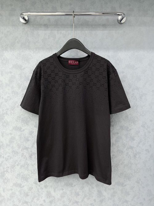 Gucci Exclusive Short - Sleeve T - Shirt with Epoxy Resin Decoration