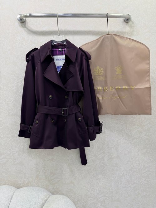 Burberry Short Satin Trench Coat with Collar and Belt in 3D H-Shape