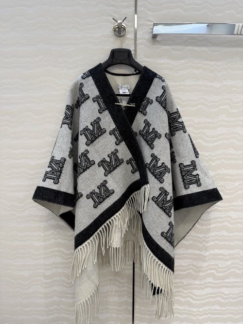 Max Mara High-end Woolen Scarf Cloak with Crystal Brooch