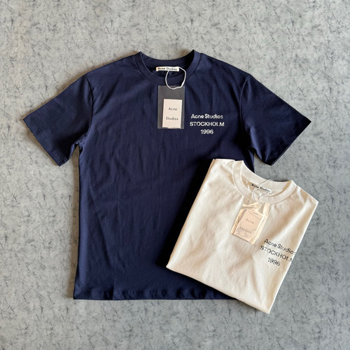 Acne Studios Fashionable Printed Short-Sleeve T-Shirt with a Tailored Fit