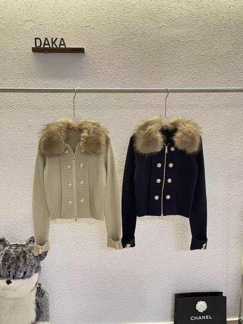 Balmain Sweater Jacket with Detachable Fur Collar for Versatile Styling