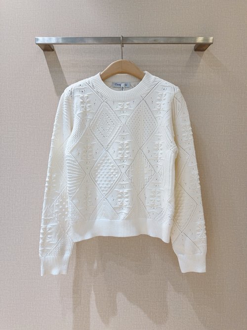 Dior Round Collar Knit Top, Cuffed Sleeves for Warmth