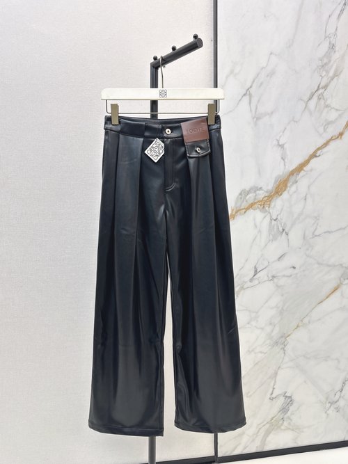 Loewe Trendy Eco-Friendly Leather Pants with 3D Splicing