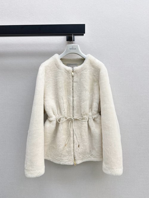 Moncler Luxurious Shearling Down Jacket with Thermal Insulation, Soft and Thick