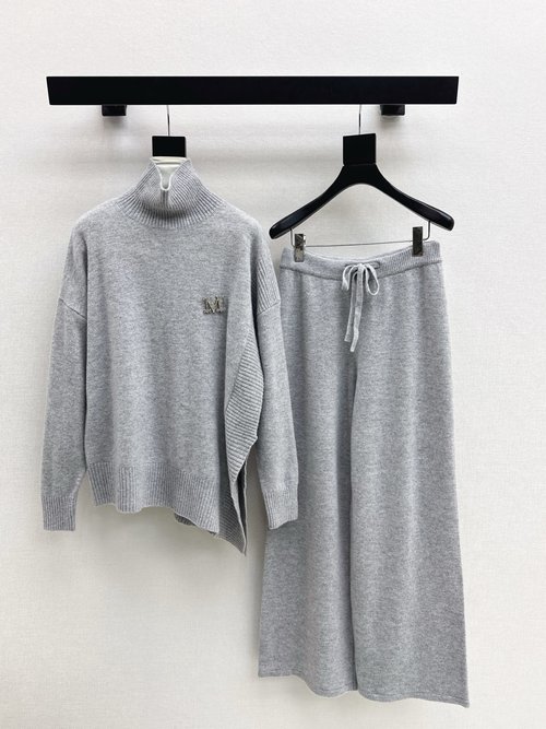 Max Mara Exclusive Knit Set, Elegant and Easy to Match