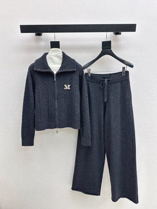 Max Mara Elegant Oversized Wool Blend Outfit with Stretchy Waistband Pants