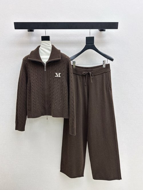 Max Mara Relaxed-fit Wool Blend Suit with Turn-down Collar and Elastic Waist Pants