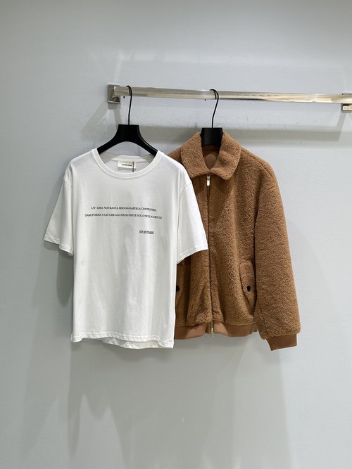 Max Mara Simple White T-Shirt with Italian Print for a Classic Look