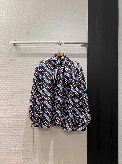 Gucci French-Inspired Ruffled Sleeve Shirt with Ribbon Print Accents