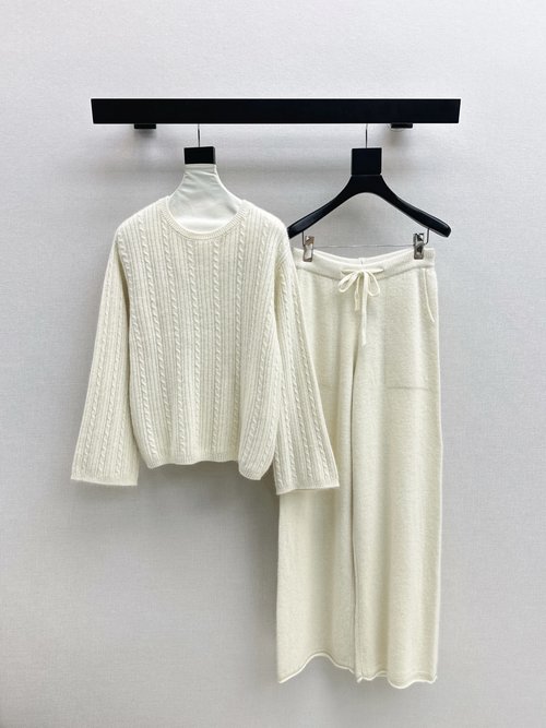 Max Mara Winter Lazy Set: Crochet Sweater & Elastic Waist Trousers