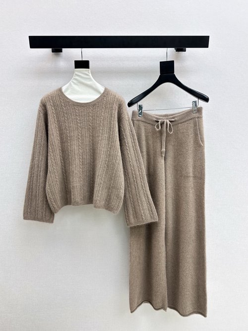 Max Mara Winter Lazy Set: Crochet Sweater & Elastic Waist Trousers