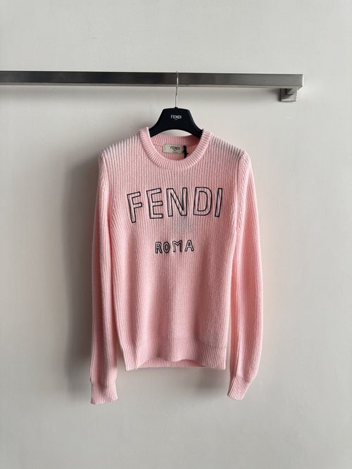 Fendi Comfortable Knitted Pullover with Logo Letter Print for Everyday Wear