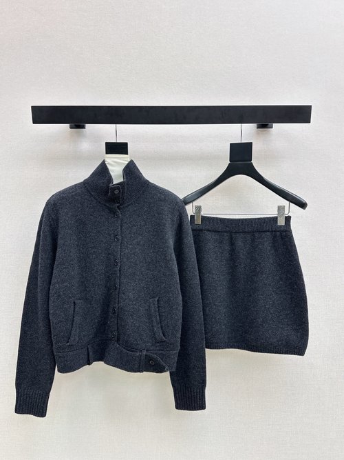 Max Mara Lazy Suit Comprising Collared Wool Jacket and Skirt, Soft and Elegant