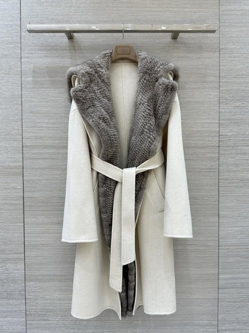 Versace Luxury Cashmere-Knitted Mink Coat with Detachable Collar and Shawl