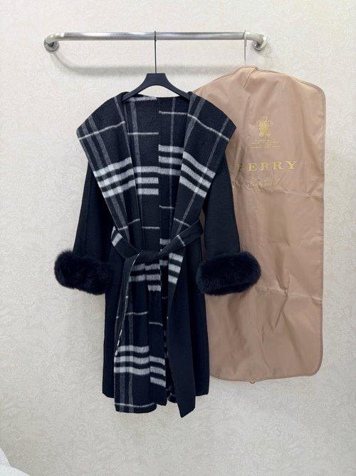 Burberry High-end Cashmere Coat with Detachable Fur Cuffs