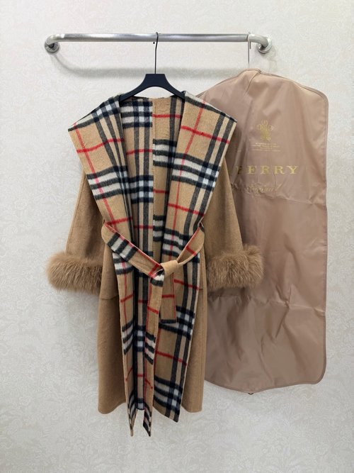 Burberry High-end Cashmere Coat with Detachable Fur Cuffs