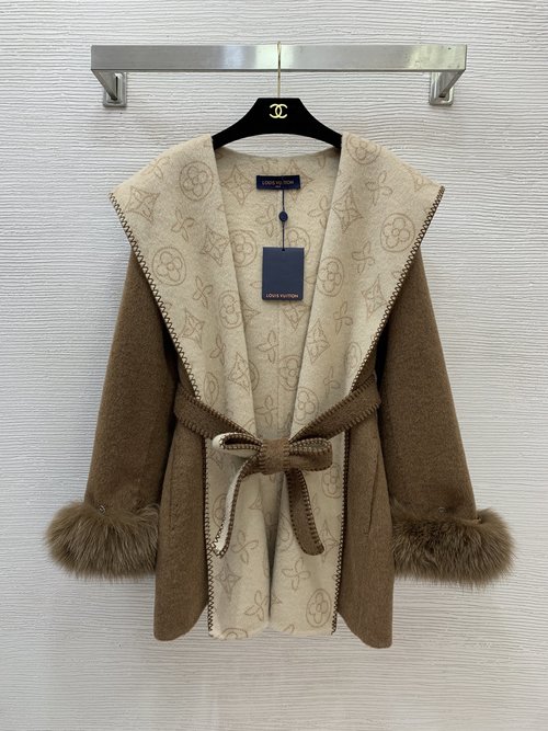Louis Vuitton Double-sided Woolen Coat with Detachable Fox Fur Collar