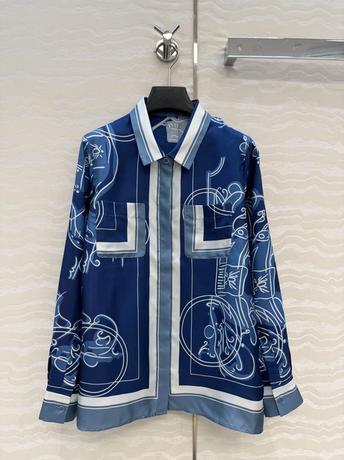 Hermes Exquisite Printed Silk Shirt, Trendy and Slimming