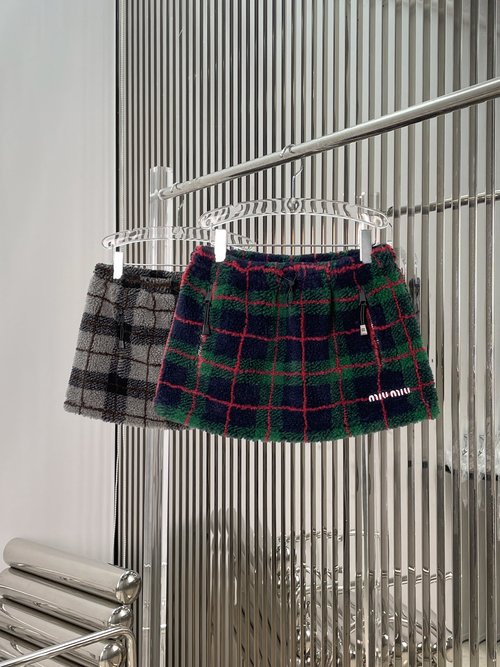Miu Miu Elegant MIU Design: Checked Wool Fleece Skirt in Grey and Green