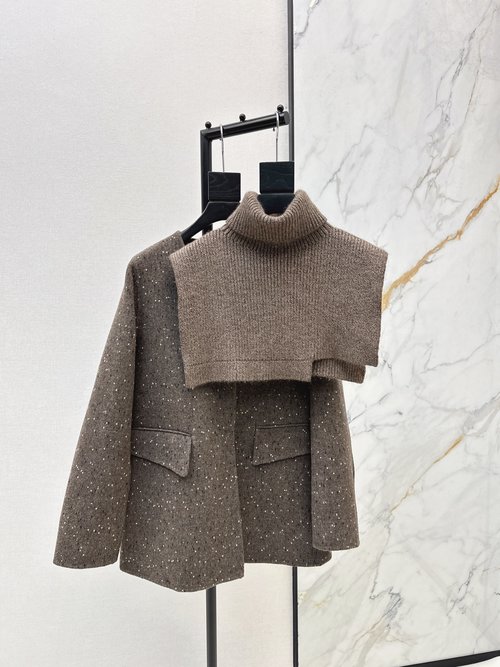 Max Mara Exclusive Launch: Vintage V-neck Double-faced Woolen Wrap