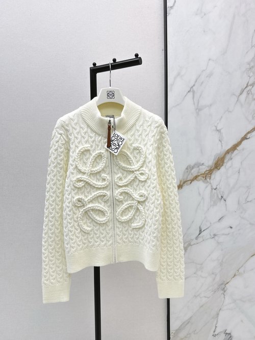 Loewe Elegant Knitted Coat with 3D Woven Logo for High-End Style