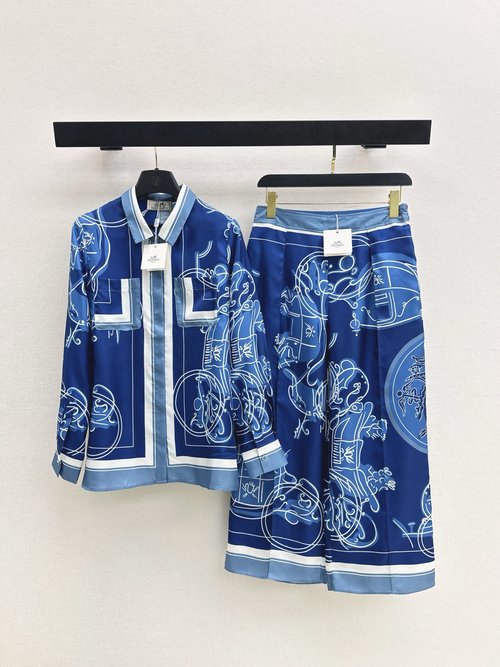 Hermes Refined Silk Printed Shirt with Relaxed Fit and Exquisite Colors