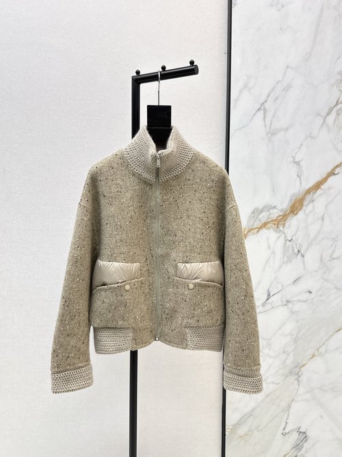 Max Mara Short Collared Spliced Double-Faced Wool Down Jacket, Trendy and Alluring