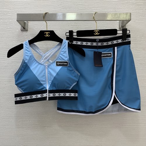 Louis Vuitton Running Yoga Set with Zipper and Open-back Design