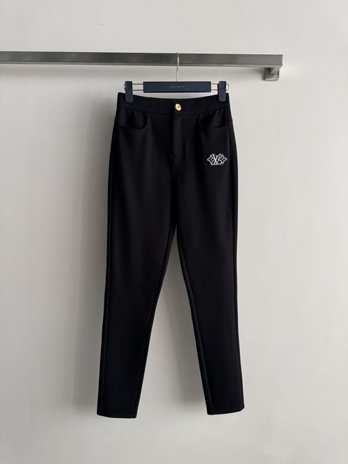 Louis Vuitton Comfortable and Sophisticated Black Skinny Jeans for Everyday Use