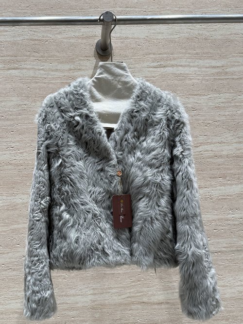 Loro Piana Premium Short Coat Crafted from Natural Cashmere, the Chinese Soft Gold