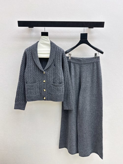 Polo Ralph Lauren Elegant V-Neck Knit Sweater with Straight-Leg Trousers