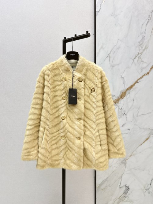 Fendi Faux Fur Fox Fur Coat, Warm and Good-looking