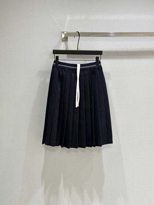 Miu Miu Stylish Wool Blend Pleated Skirt with Contrasting Splicing