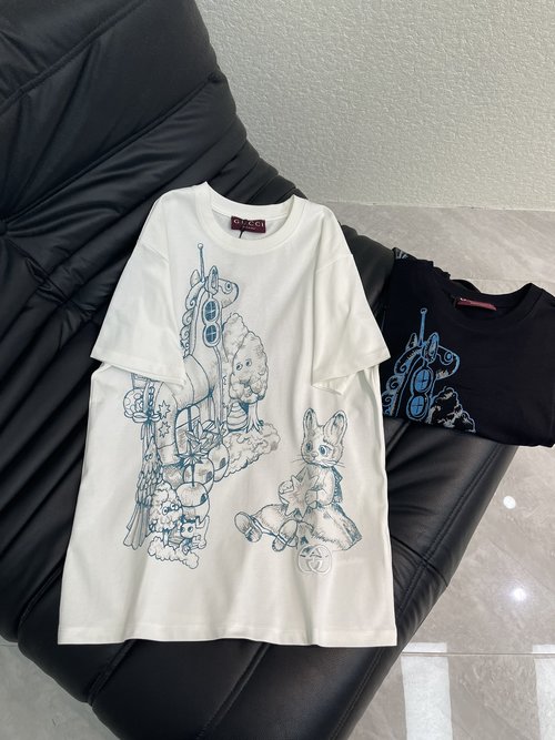 Gucci Cotton Short Sleeve T-Shirt with Cartoon Print for a Playful Touch