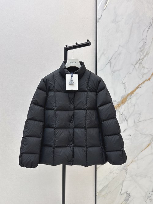 Moncler Stylish Down Jacket Filled with 90% White Duck Down and Custom Hardware