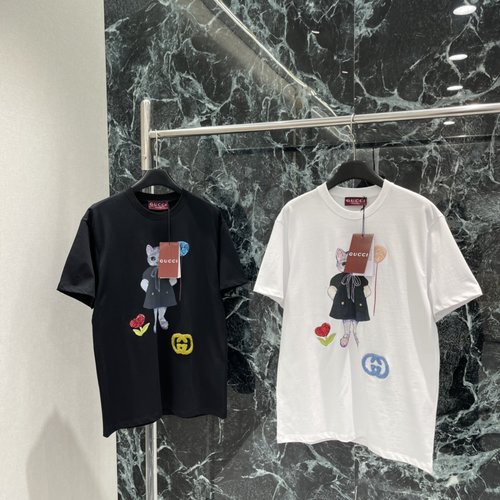 Gucci Cat Print T-Shirt with Artistic Design