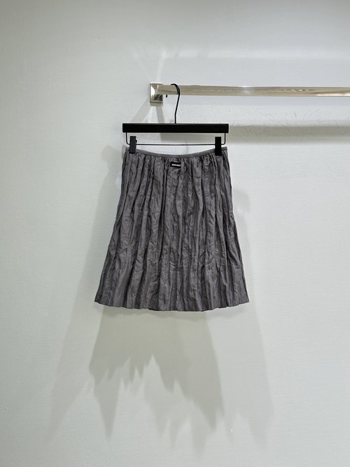 Chanel Rippled Duchesse Fabric Skirt with Bow and Elegant Silhouette