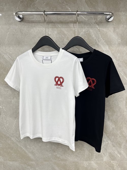 Ami Unisex Diamond-studded T-shirt with Loose and Slimming Fit