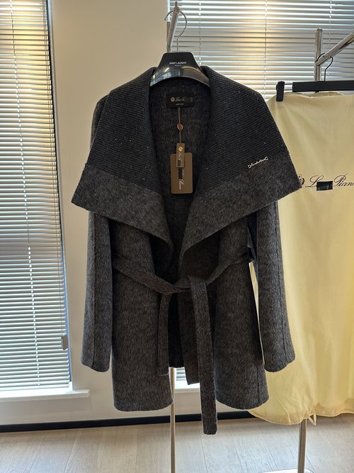 Loro Piana Elegant and Sophisticated Wool-Cashmere Coat with Shawl Collar